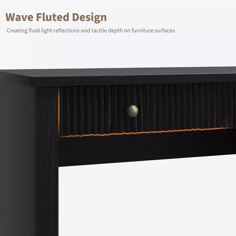 Scrivania da ufficio domestico Fluted con spazio contenitore, scrivania direzionale moderna da 54 pollici con stazione di ricarica, scrivania in legno per computer e scrittura con cassetti portadocumenti per lo studio