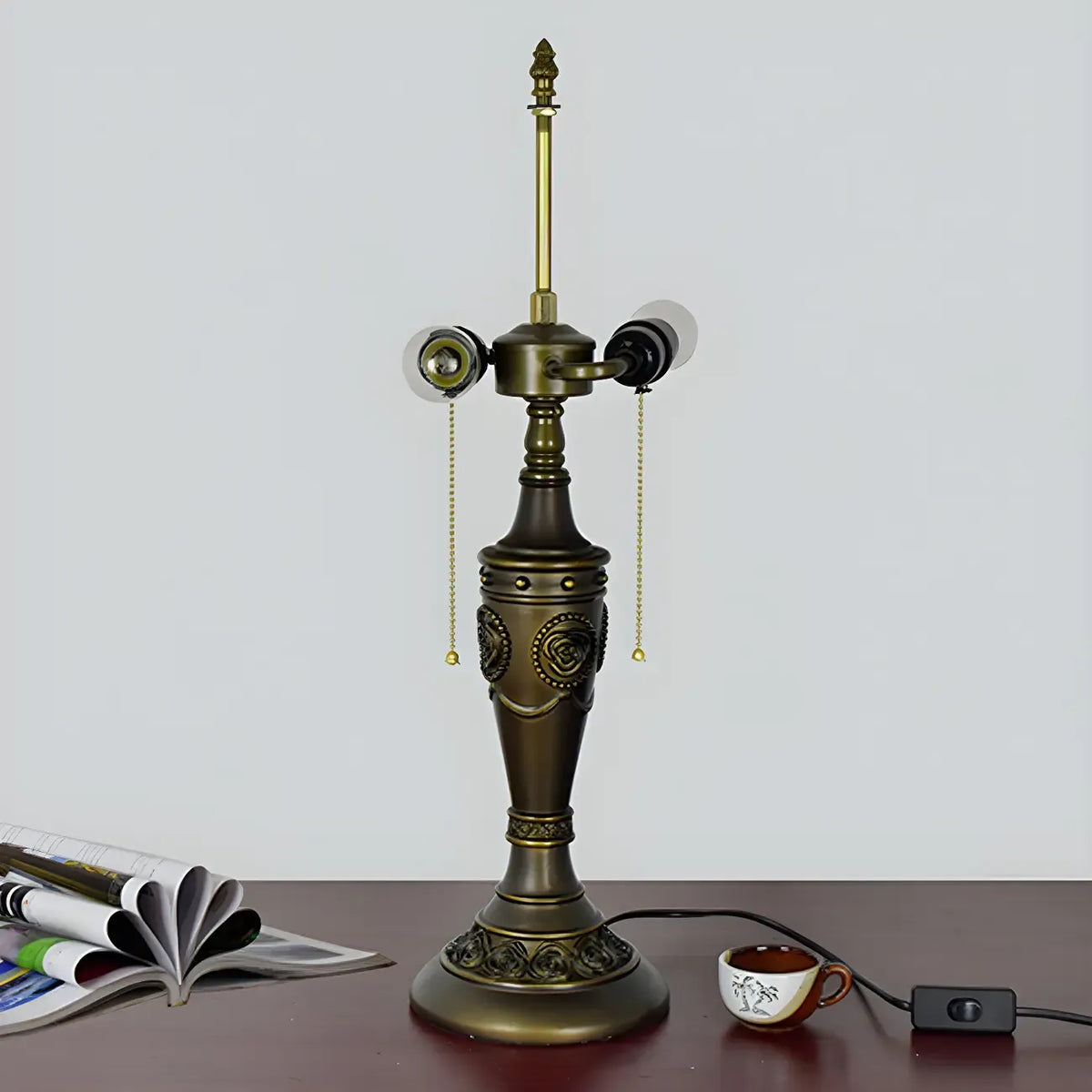 HomeyFad Vintage-Tischlampe mit 2 Leuchten, Edelstahlsockel und gläsernem Kuppelschirm