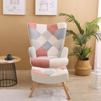 Akzentstuhl mit Hocker, Sitzgruppe aus Wohnzimmersessel und Hocker, bequemer Sessel mit Armlehnen für das Schlafzimmer, kreative Stoffoberfläche mit Patchwork-Design