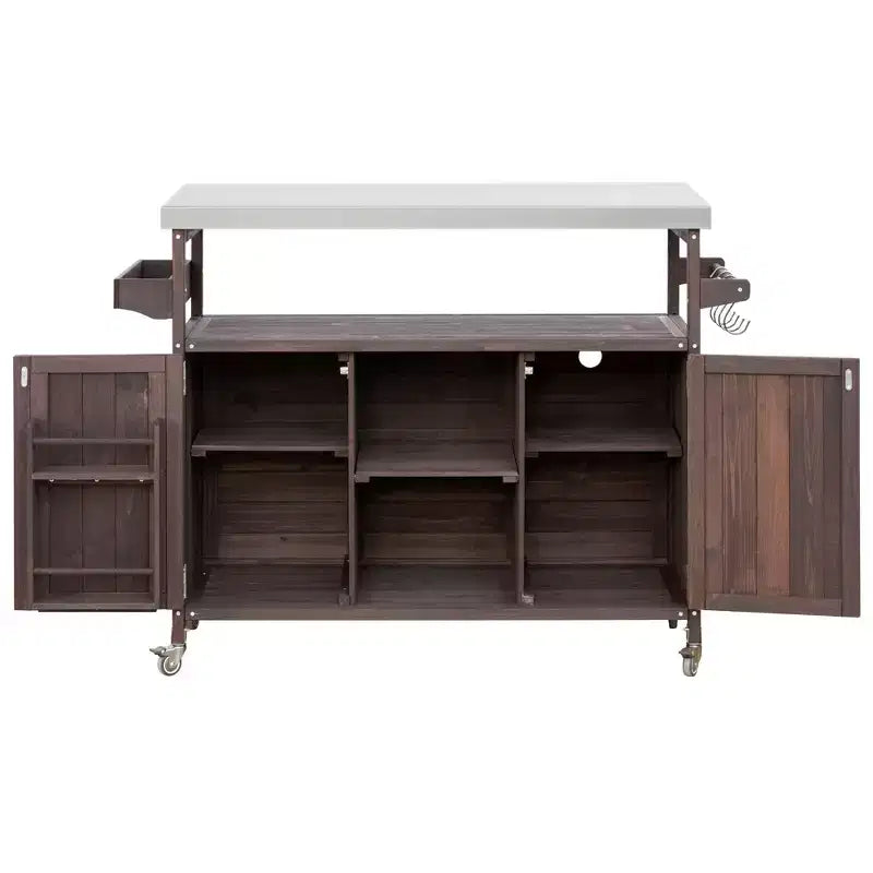 Okak vanjski kuhinjski otok s površinom od nehrđajućeg čelika, drvena kuhinjska kolica s vratima, policama i stalkom za začine, kuhinjski otok na kotačima