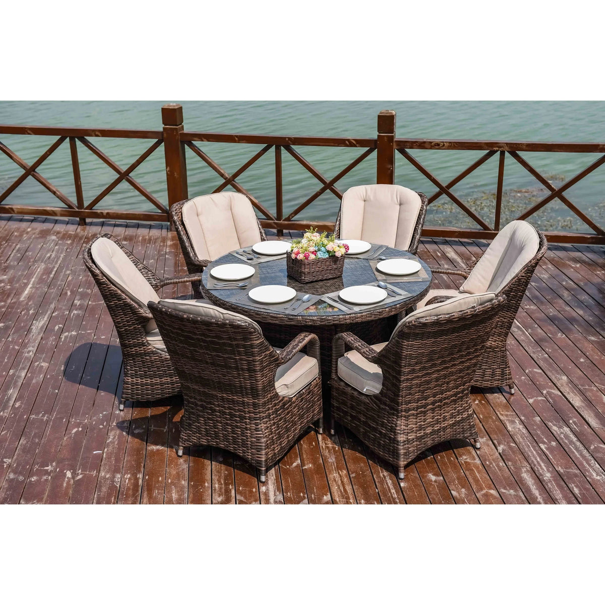 7-delige ronde eetset van rotan voor buiten op het terras, met kussens, van Moda Furnishings