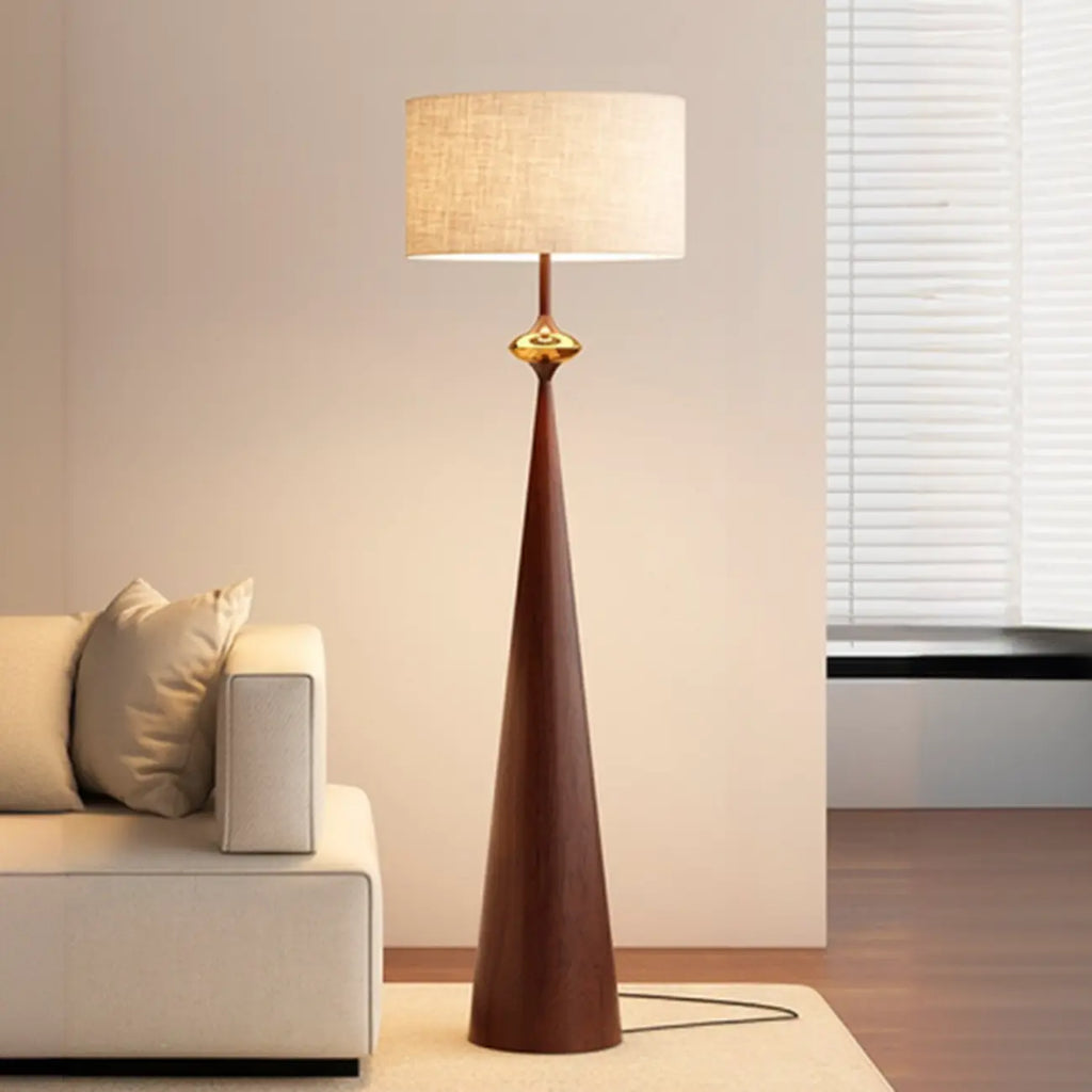 Moderne konisch zulaufende Metall-Stehlampe mit Stoffschirm