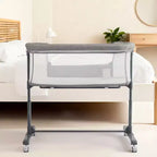 Babywiegje met wielen – beige / grijs / roze, wiegje naast het bed, voor 1 baby