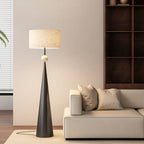 Moderne konisch zulaufende Metall-Stehlampe mit Stoffschirm