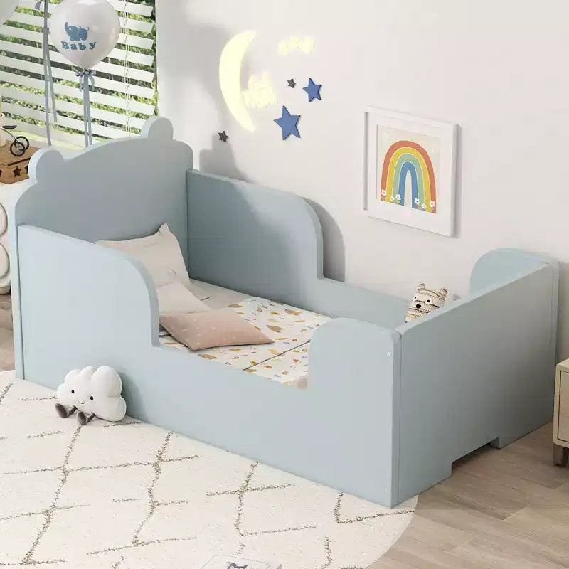Bärenförmiges Bodenbett von Okak für 3–6 Jahre, Kleinkinderbettgestell mit Sicherheitsgitter, niedliches Kinderbett in Tierform