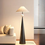 Moderne konisch zulaufende Metall-Stehlampe mit Stoffschirm