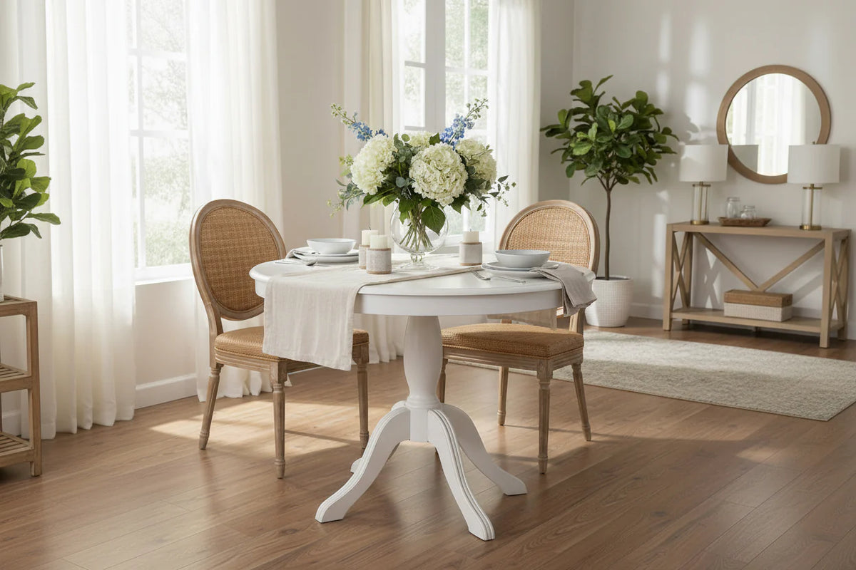 Ronde tafel met massief houten voet