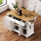 Groot keukeneiland met houten uitklapblad, verrijdbare keukentrolley met reliëfstructuur, deuren en laden met opbergruimte voor de keuken, wit