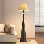Moderne konisch zulaufende Metall-Stehlampe mit Stoffschirm