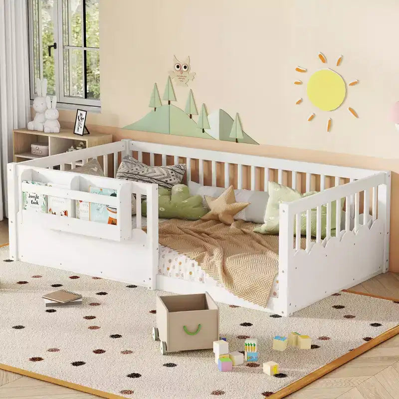 Letto a terra per bambini Bellemave con sponda rialzata e libreria, struttura in legno per letto singolo Montessori per bambine e bambini