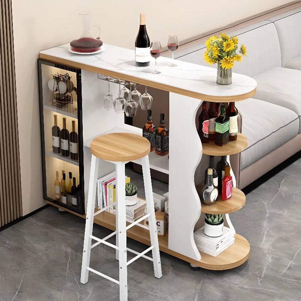 Moderner Bartisch mit organisch geformter Steinplatte und Stauraum für Hausbars