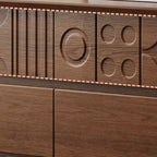 Houten ladekast geïnspireerd op art deco met geometrisch houtsnijwerk