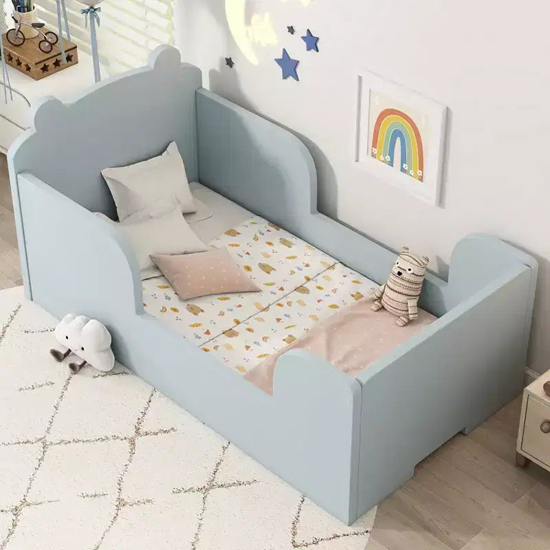 Bärenförmiges Bodenbett von Okak für 3–6 Jahre, Kleinkinderbettgestell mit Sicherheitsgitter, niedliches Kinderbett in Tierform
