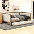 Letto a giorno matrimoniale imbottito in lino color legno con rotelle singole, finiture con borchie