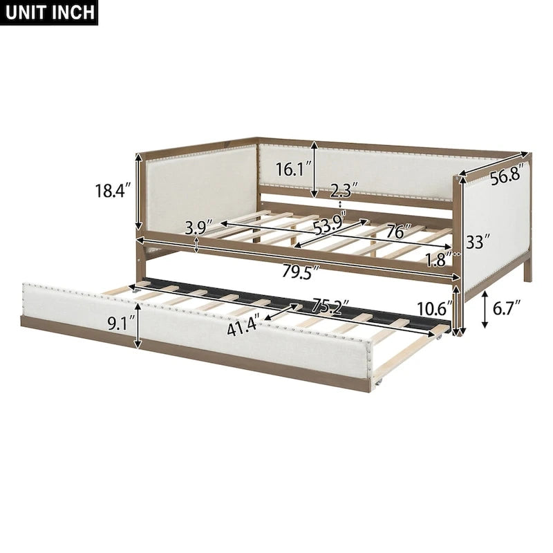 Letto a giorno matrimoniale imbottito in lino color legno con rotelle singole, finiture con borchie
