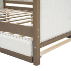 Letto a giorno matrimoniale imbottito in lino color legno con rotelle singole, finiture con borchie