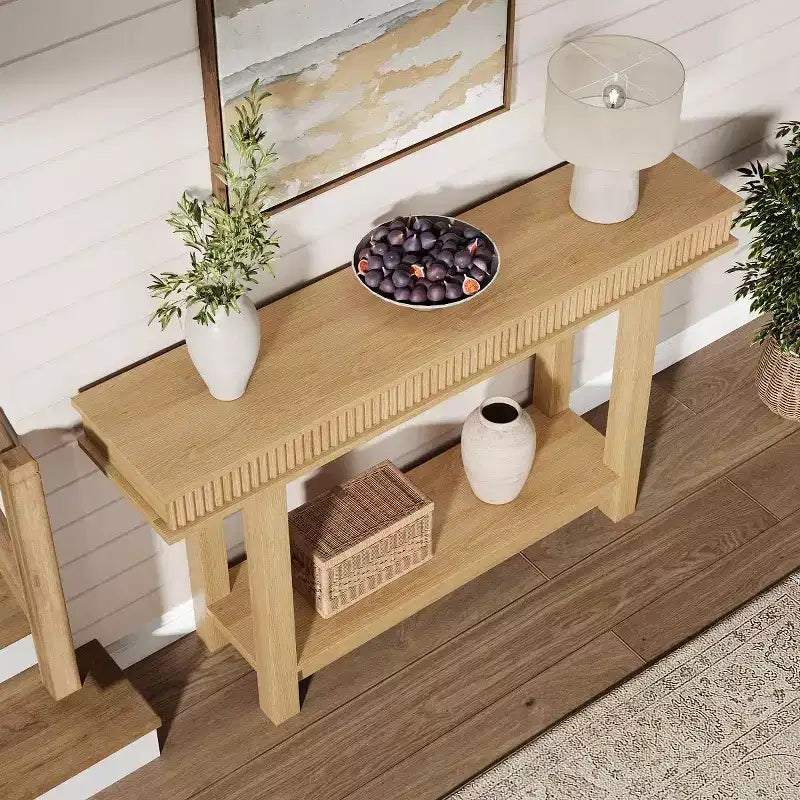 Geribbelde houten consoletafel in landelijke stijl, 2 niveaus met plankopbergruimte, rechthoekige smalle haltafel achter de bank voor hal, gang of woonkamer