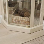 Eck-Vitrinenschrank mit Glastüren und Einlegeböden, Eckvitrine für das Wohnzimmer