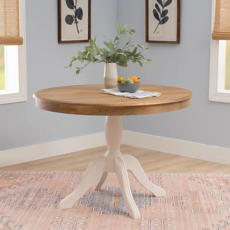 Ronde tafel met massief houten voet