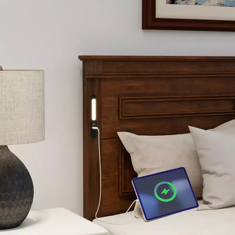 ModernLuxe Plattformbett in Queen-/King-Size mit hohem Kopfteil, rustikaler Bettrahmen aus Holz mit 2 Schubladen, LED-Leuchten und USB-Anschlüssen