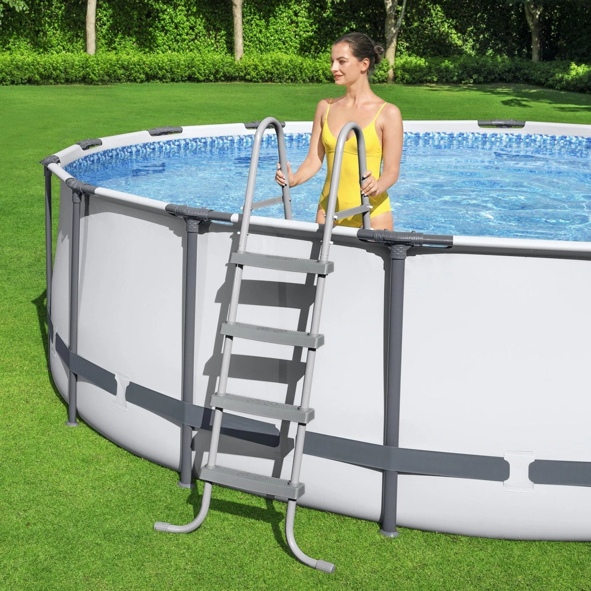 Bestway Steel Pro MAX Round Above Ground Swimming Pool with Pump & Cover