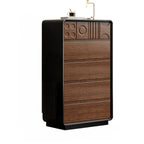 Houten ladekast geïnspireerd op art deco met geometrisch houtsnijwerk